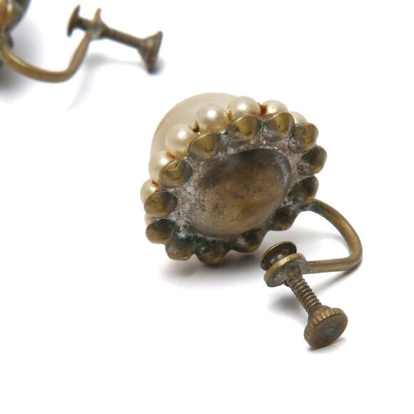 Vintage Faux Pearl Halo Cluster Screwback Earrings Round Brass Gold Metal 50s - Picture 5 of 6